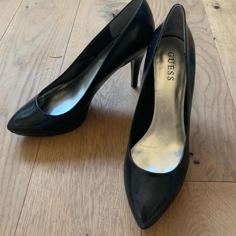 Last chance! Black guess pumps